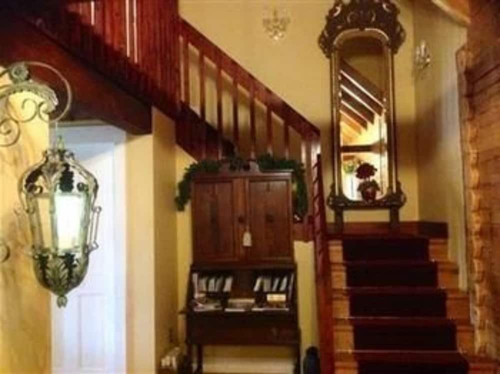 Фото Plantation Oaks Inn