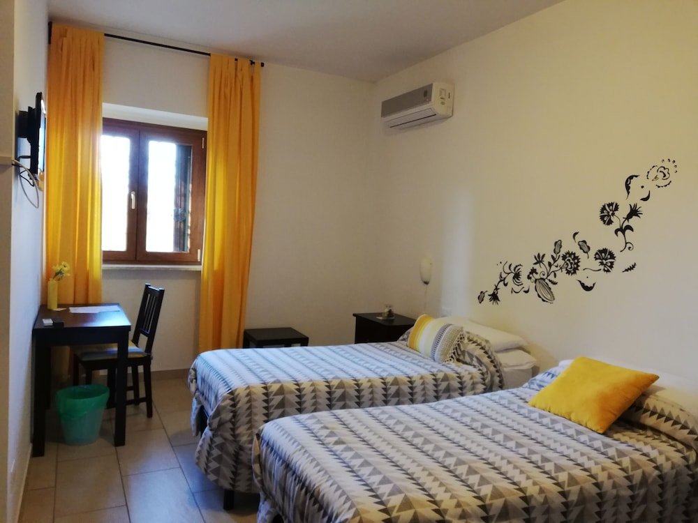 Фото The Yellow House