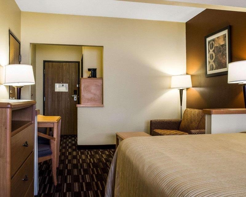 Фото Quality Suites Near West Acres