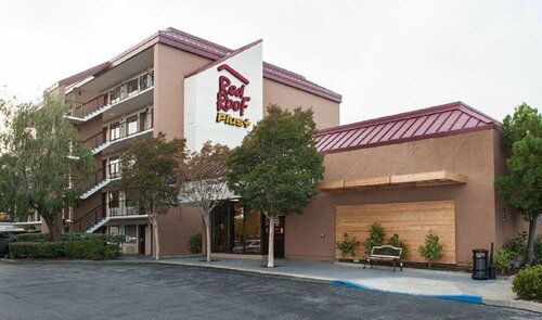 Гостиница Red Roof Inn Plus+ San Francisco Airport в Берлингейме