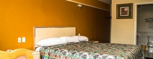 Гостиница Sunset Motel в Помоне