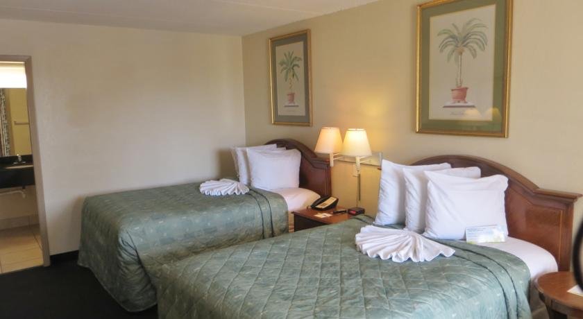 Фото Days Inn by Wyndham Orlando Airport Florida Mall