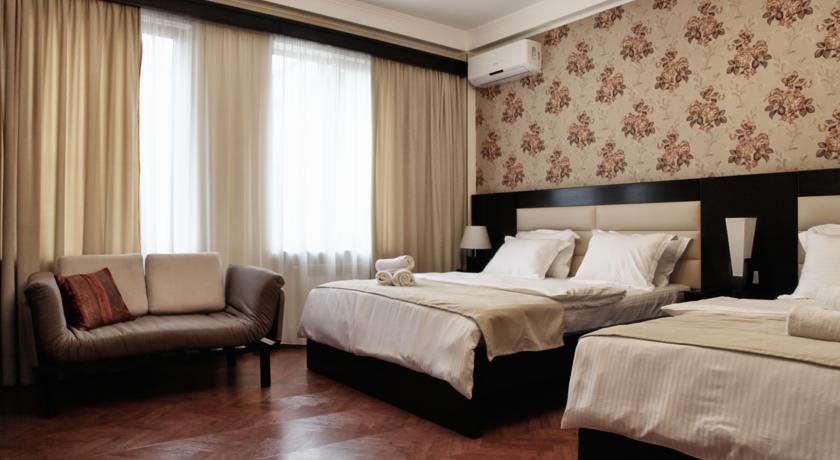 Фото Hotel Four Brothers