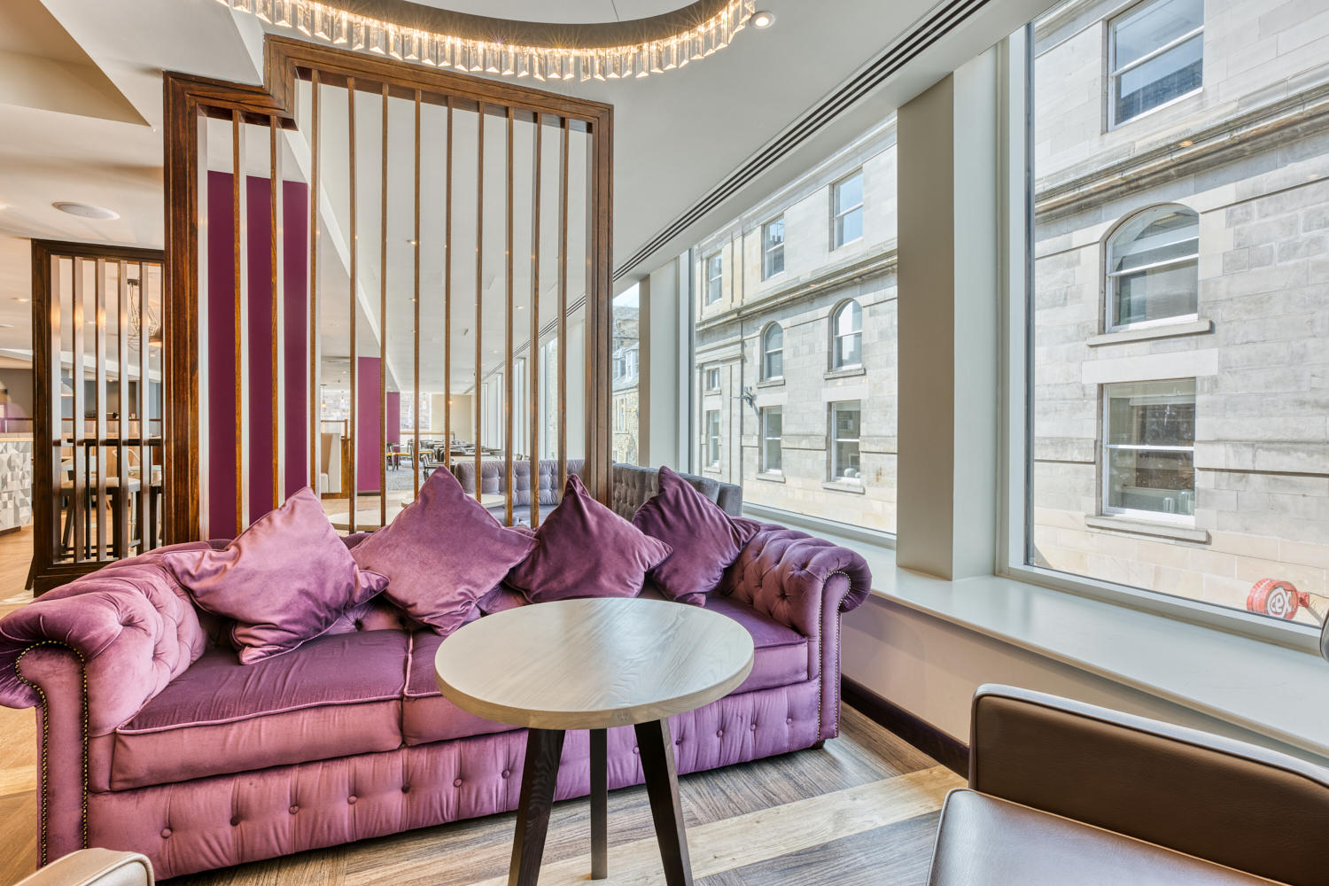 Фото Hub by Premier Inn Edinburgh City Centre