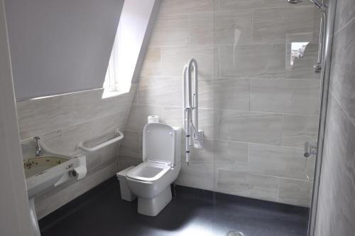 Фото Dukes Folly Hotel