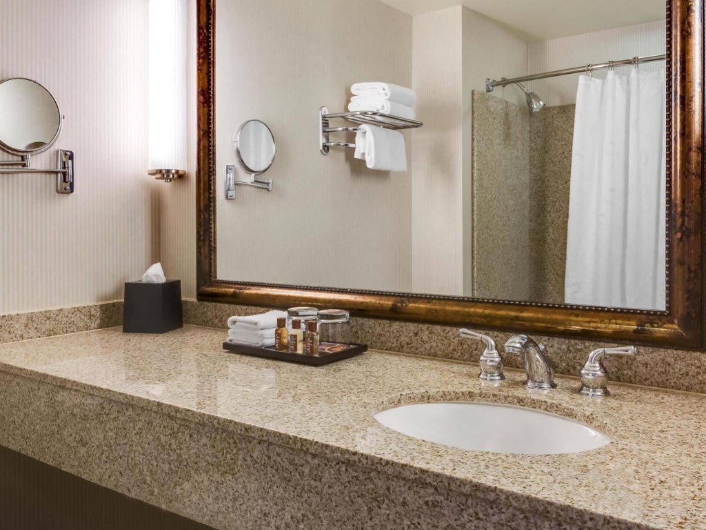 Фото Sheraton Overland Park Hotel at the Convention Center