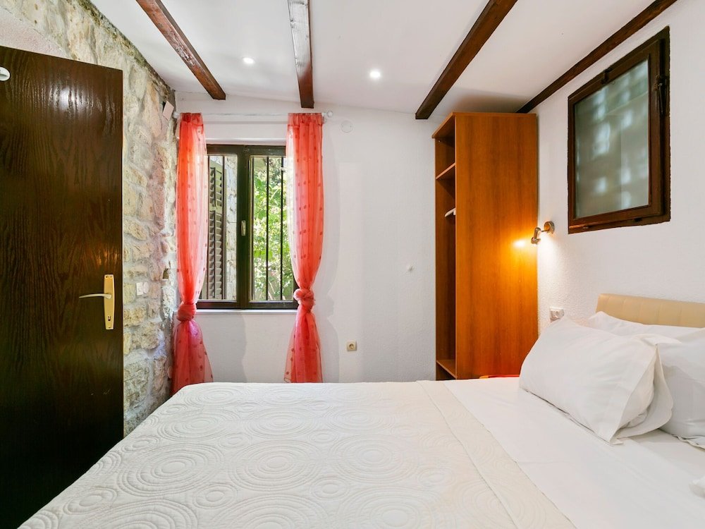 Фото Alluring Apartment in Split Near Diocletian Palace