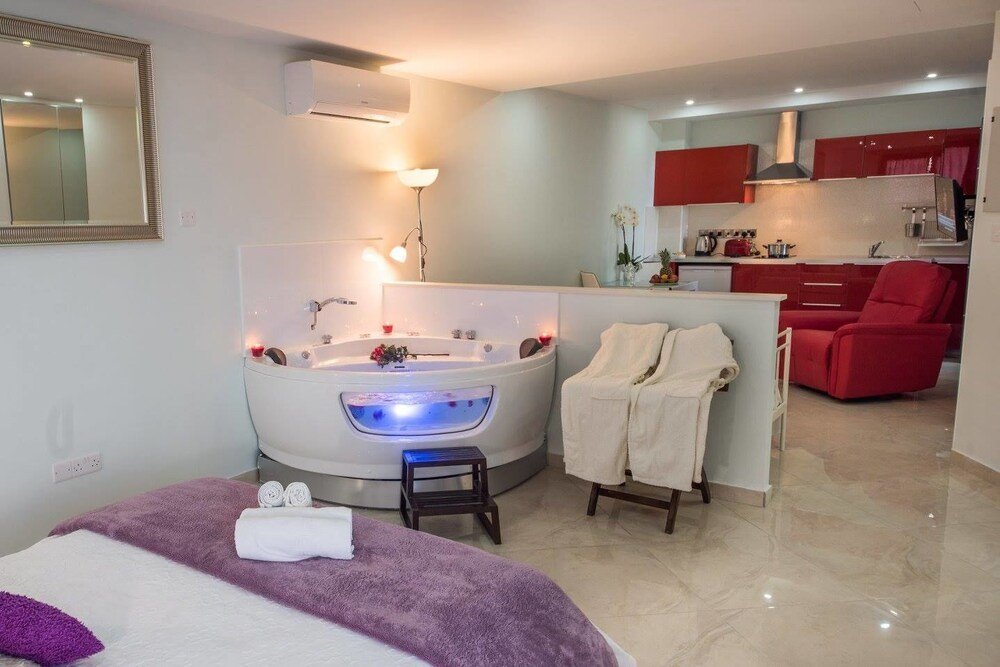 Фото Mesogios House Suites