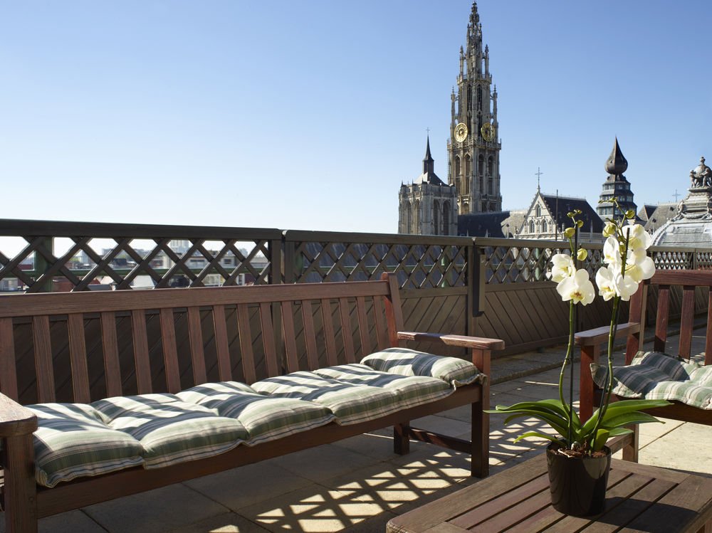 Фото Hilton Antwerp Old Town