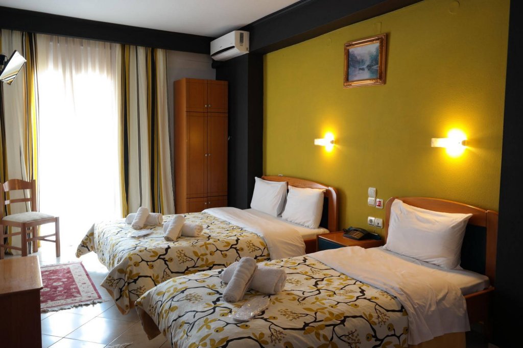 Фото Alexiou Hotel