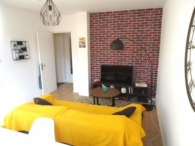 Жильё посуточно Lille Apartment, 1 Bedroom, Parking в Лилле