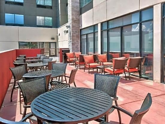 Фото Holiday Inn Express & Suites Albuquerque East, an Ihg Hotel