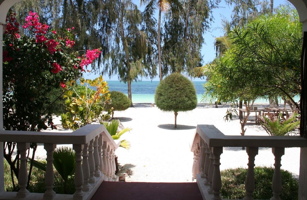 Фото Moonshine Uroa Boutique Hotel