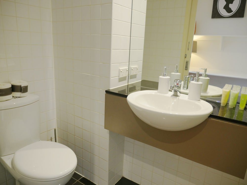 Фото Plum Collins Street Serviced Apartments