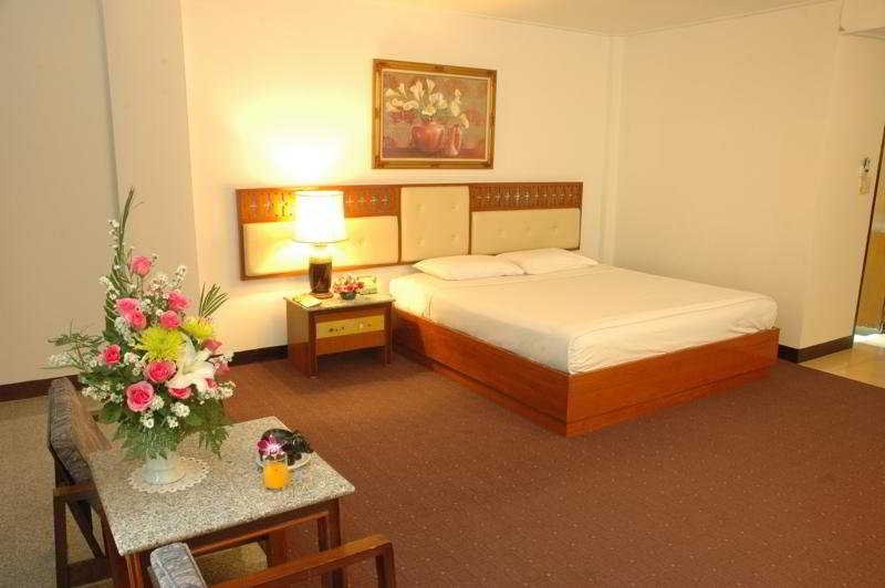 Фото The Viangtak Riverside Hotel