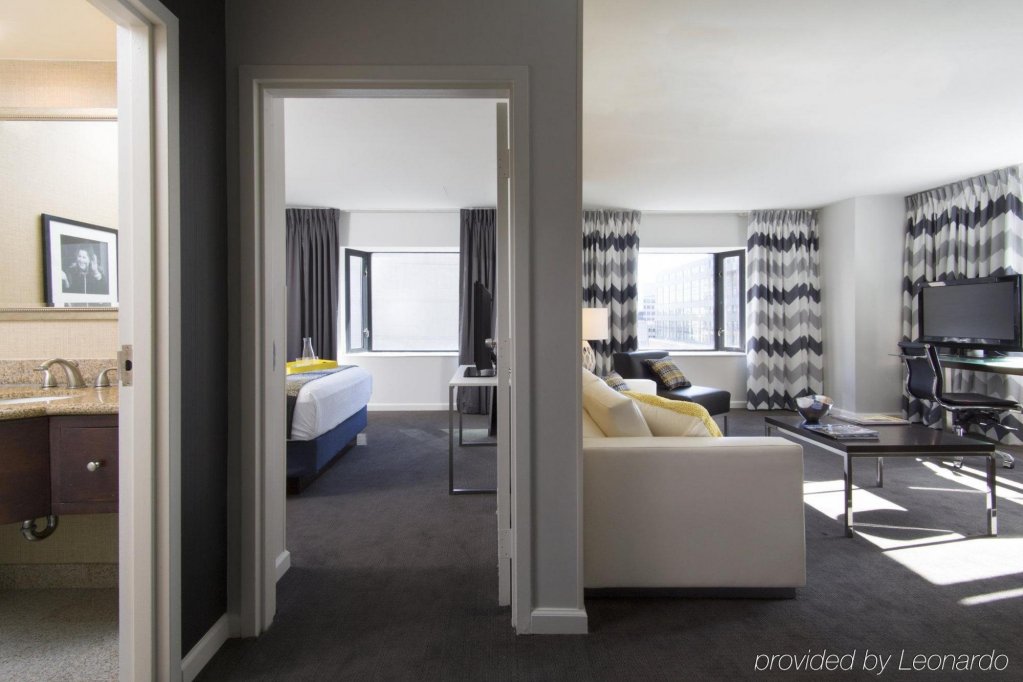 Фото Comfort Inn & Suites Baltimore Inner Harbor