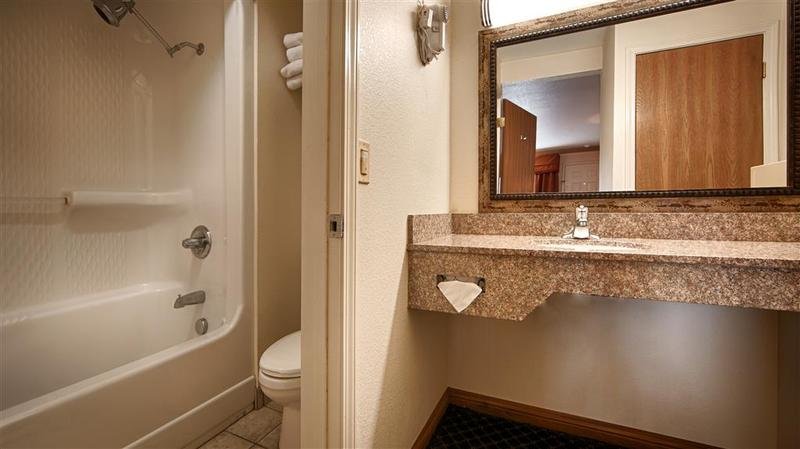 Фото Cloverdale Wine Country Inn & Suites