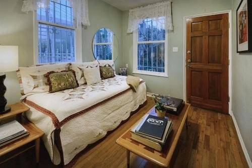 Фото The Blenman Inn