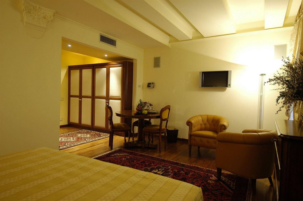 Фото The Tuscanian Hotel