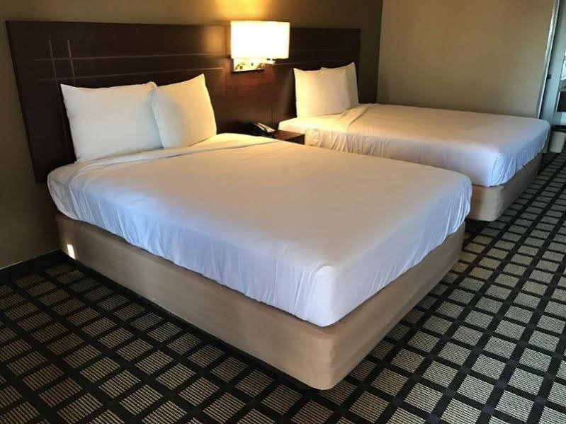 Фото Travelers Inn