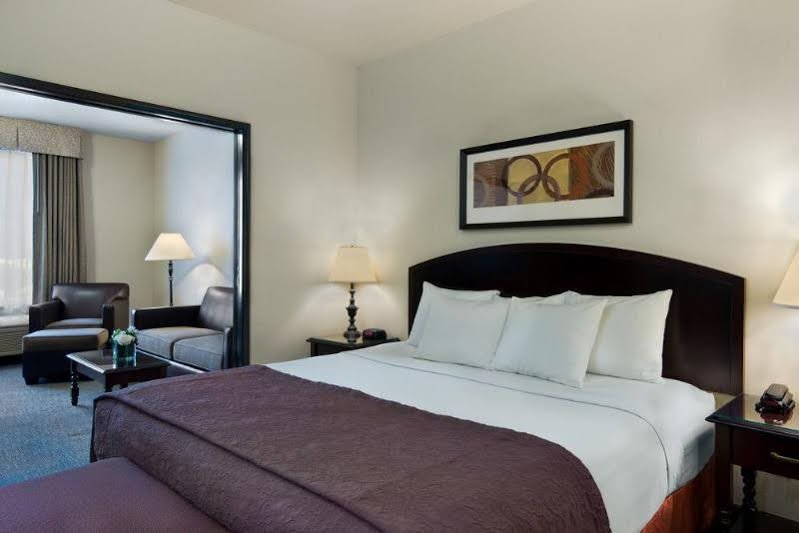 Фото Oxford Suites Spokane Valley