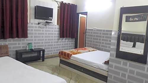 Фото Hotel Sarwan