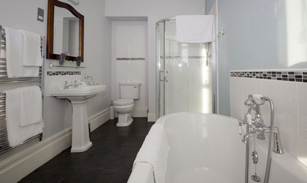 Фото Crofton House Hotel