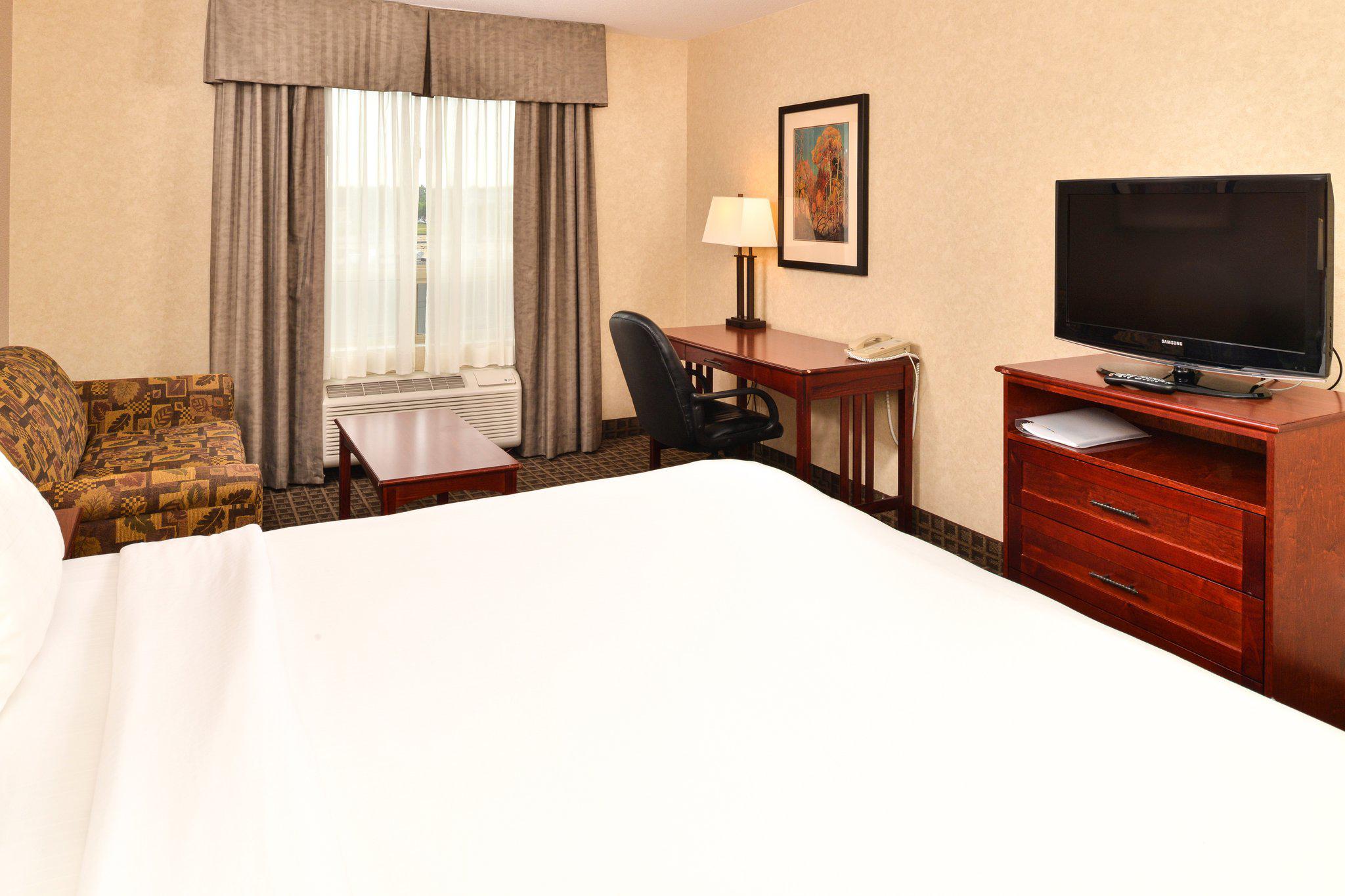 Фото Holiday Inn Express and Suites Edmonton North