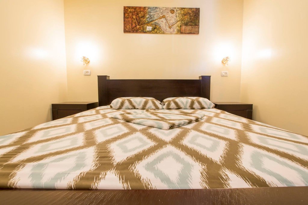 Фото Laguardia Hotel