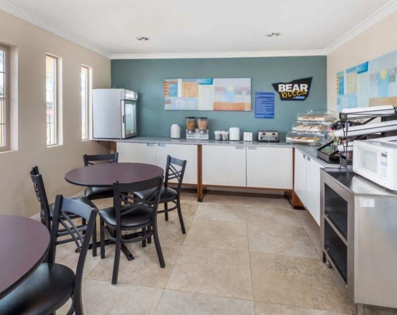 Фото Travelodge by Wyndham Oceanside