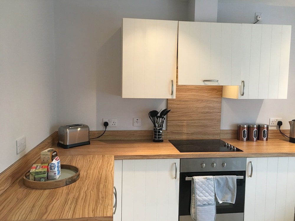 Фото Pretty Properties Chaldron Court