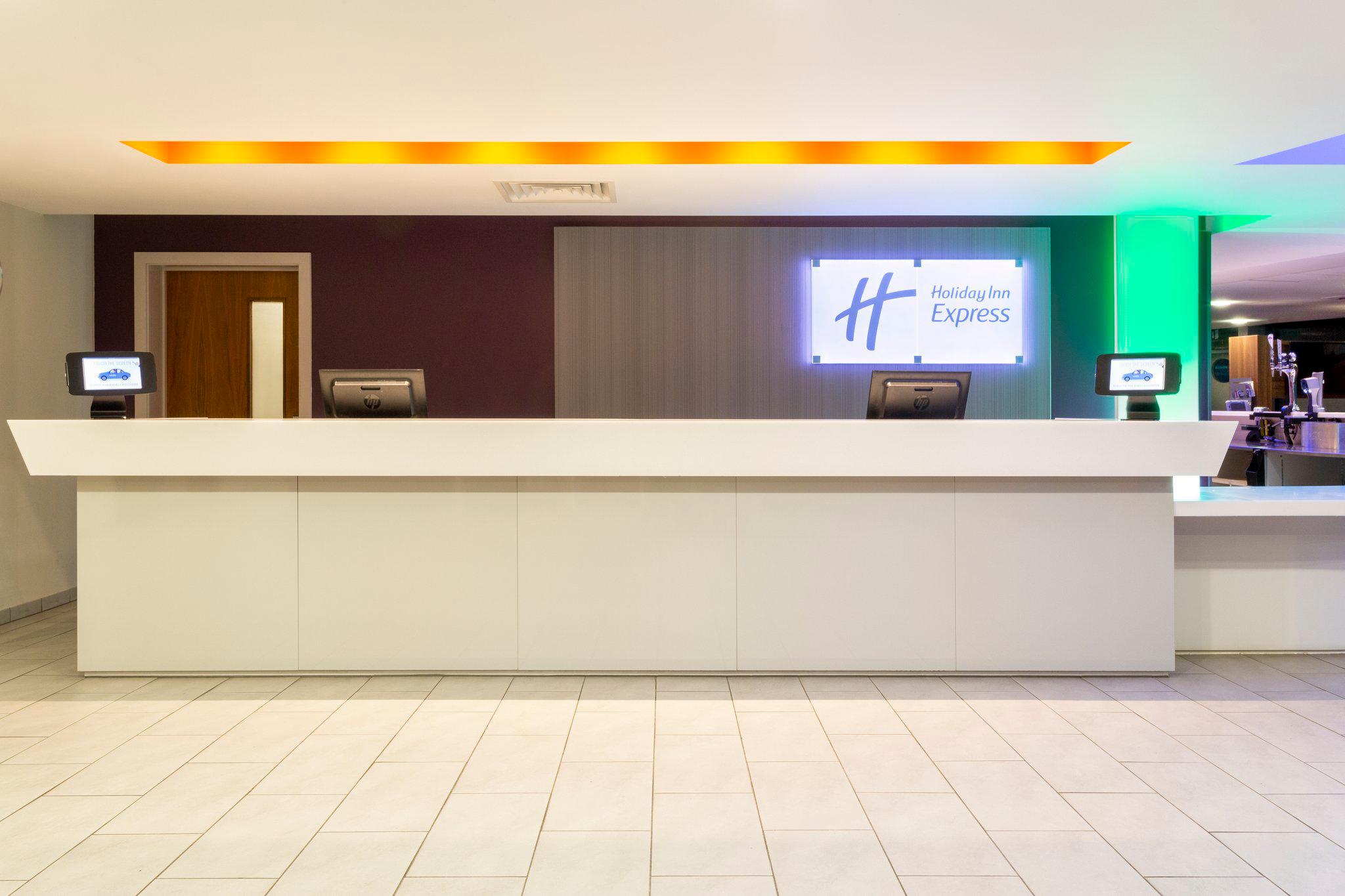 Фото Holiday Inn Express Dunstable, an Ihg Hotel