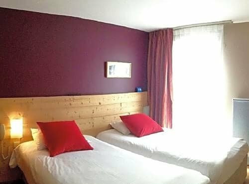 Гостиница Hotel Les Arches в Сен-Лари-Сулане
