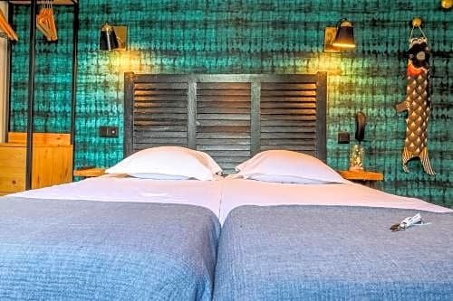 Фото Hôtel Les Charmettes