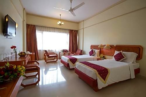 Фото Dolphin Hotel