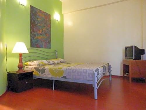 Фото Travellers Planet Hotel & Guest House