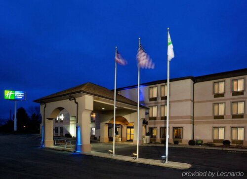 Гостиница Best Western St. Clairsville Inn & Suites