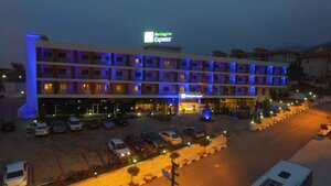 Holiday Inn Express Manisa - West (Manisa, Yunusemre, Keçili Köy Mah., 5608. Sok., 5), otel  Yunusemre'den