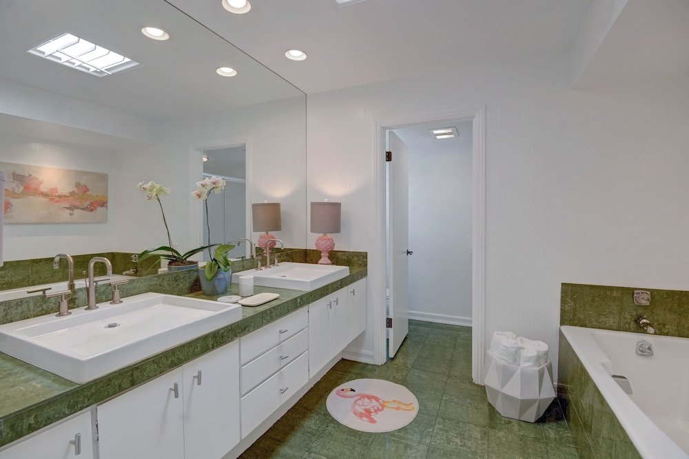 Фото 511 E Sierra Way Home by RedAwning