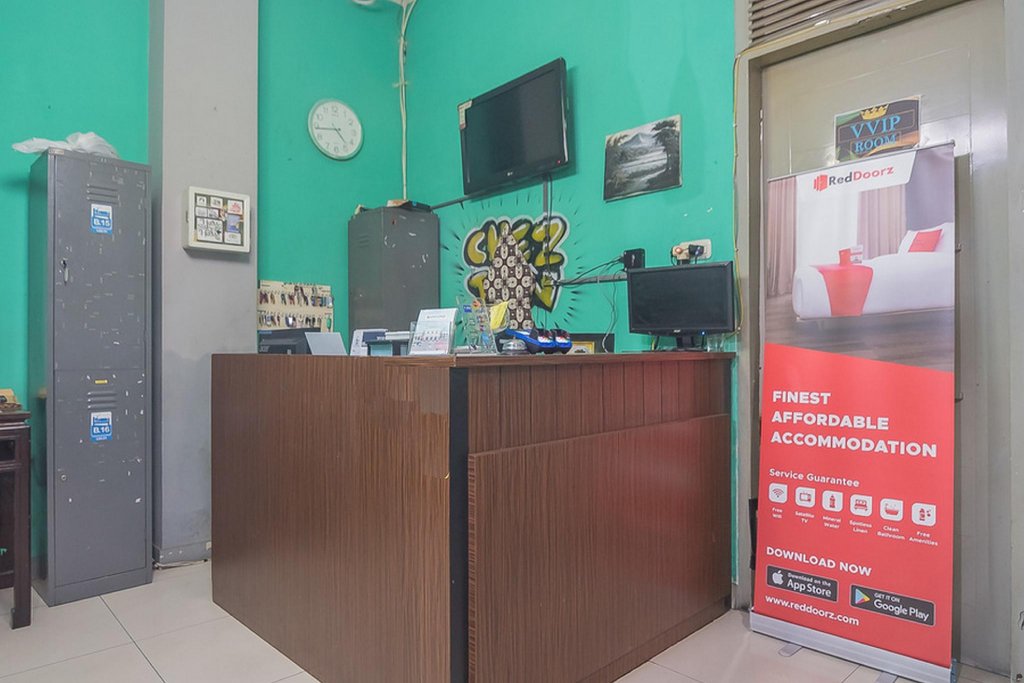 Фото RedDoorz Near Braga Street