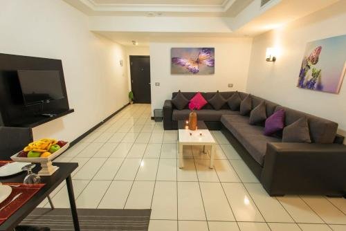 Фото Easy Inn Hotel Suites