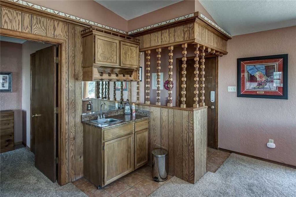 Фото 2 Sisters Mountain Home - Three Bedroom Cabin with Hot Tub