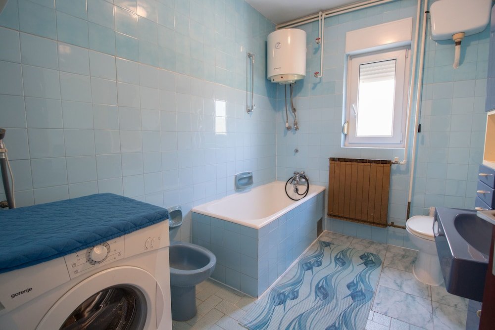 Фото Apartments Gorana Novi V