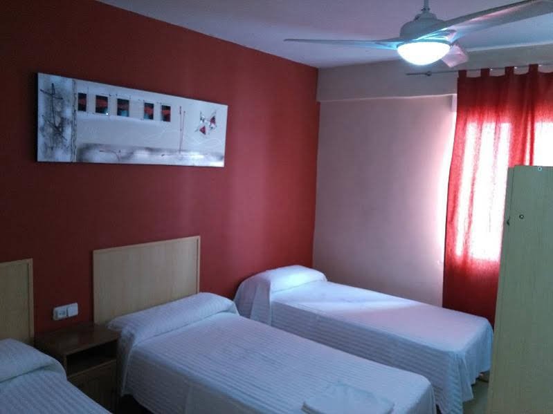 Фото Hostal Falfes