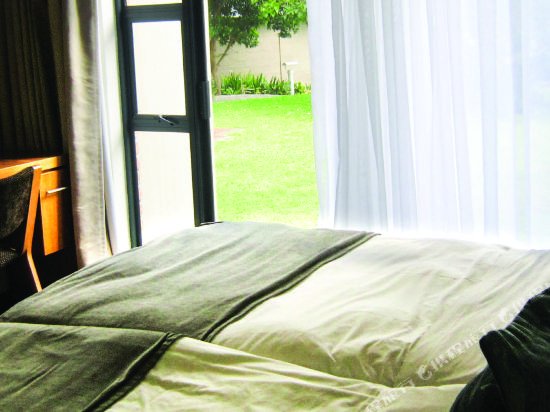 Фото Blue Lagoon Hotel and Conference Centre