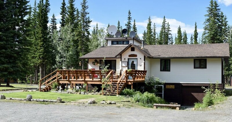 Гостиница Fox 'n Fireweed Cabins в Токе