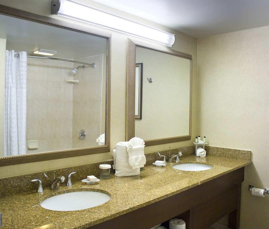 Фото Embassy Suites by Hilton Cleveland Beachwood