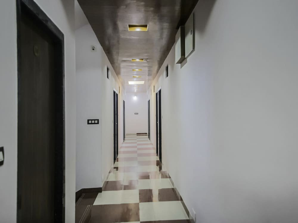 Фото Oyo 25084 Hotel Jai Hind