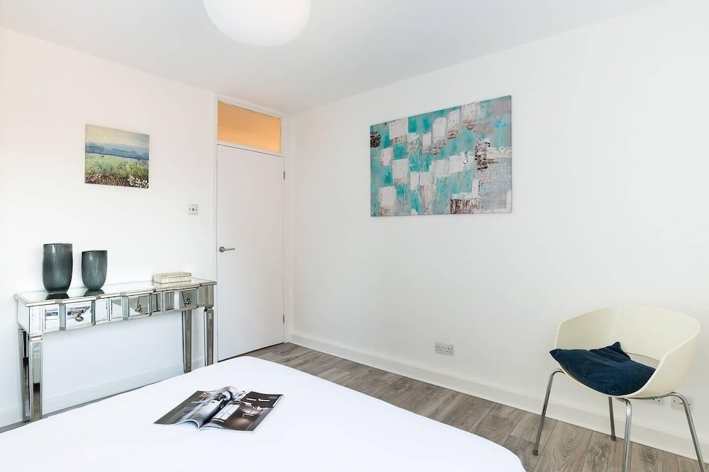Фото Stylish 2br Flat next to Battersea Park