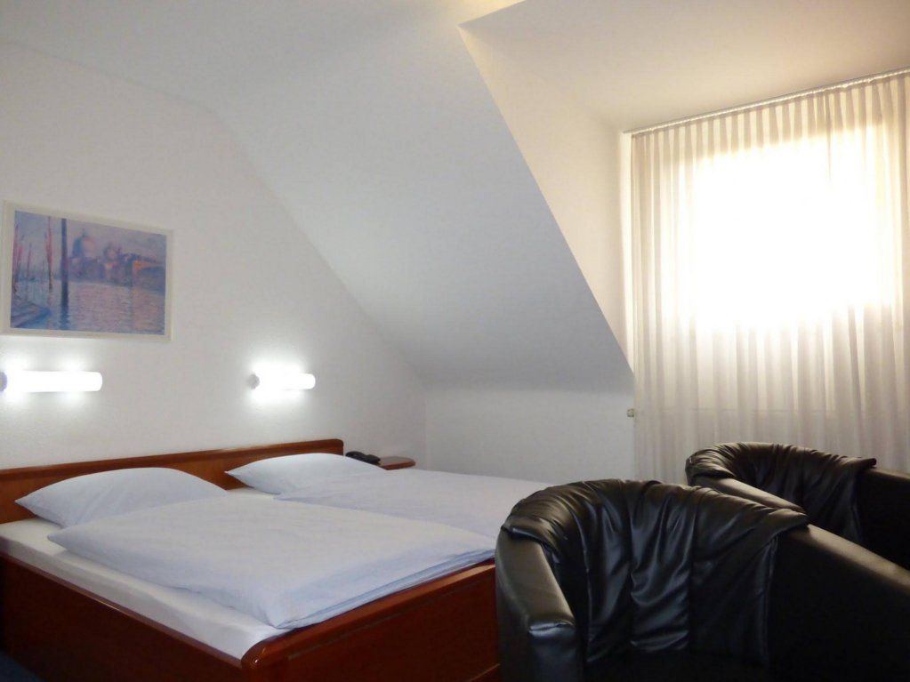 Фото Hotel Alt Büttgen